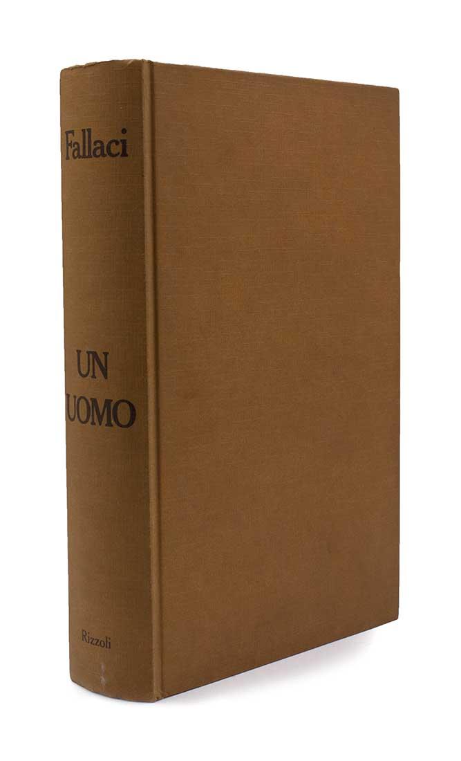 UN UOMO